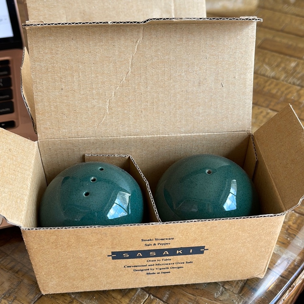 New Sasaki Colorstone Hunter Green Spherical Salt & Pepper
